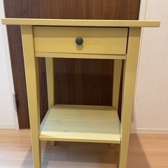 IKEAのサイドテーブル