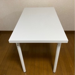 IKEAのダイニングテーブルの画像