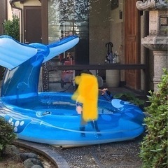 くじら形プール　シャワーでますの画像