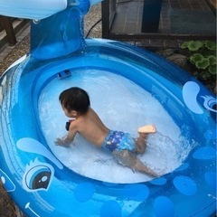 くじら形プール　シャワーでますの画像