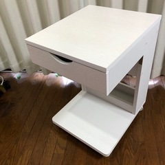 1台2役‼︎ キャスター付きサイドテーブル＆ドレッサー（お話し中）の画像
