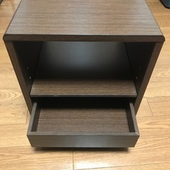 キャスター付きの棚、小物入れの画像