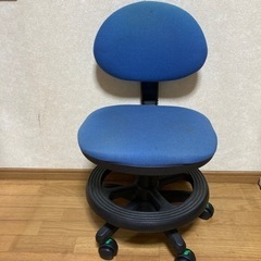 キャスター付き学習チェアの画像