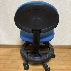 キャスター付き学習チェアの画像
