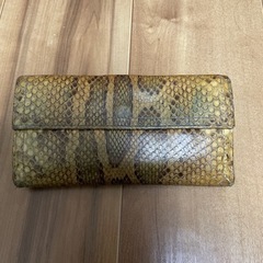 GUCCI2つ折り財布パイソン仕様の画像