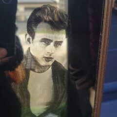ジェームス・ディーンのファンにはたまらない！【鏡に浮き上がる感じ】ジェームス・ディーンの絵柄の鏡の画像