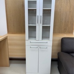 食器棚（ソファやテーブルやテレビ台もあります）の画像