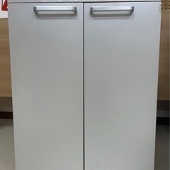 食器棚（ソファやテーブルやテレビ台もあります）の画像