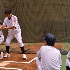 毎週楽しい野球教室。横浜市内の大きな野球場4カ所（瀬谷本郷公園は木曜・新杉田公園は金曜・金井公園は火曜・日野中央公園は水曜）で曜日ごとに4教室を開講しています。コーチはプロ野球経験者。野球の楽しさと、投げる・捕る・打つの基本技術をわかりやすくレッスンします。の画像