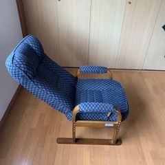 リクライニングできる座椅子の画像