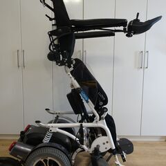 スタンディング・フルリクライニング電動車椅子ドラコ