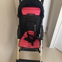 コンビのベビーカーの画像