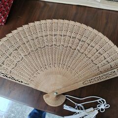 桐箱入り!!白檀扇子♪の画像