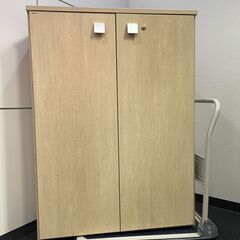  【引取限定】書棚（鍵つき）　無料で差し上げます