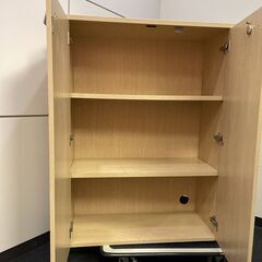  【引取限定】書棚（鍵つき）　無料で差し上げますの画像