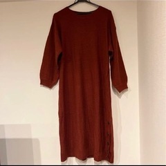 軽いニットワンピース