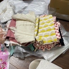 大量の布　はぎれ