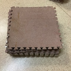 中古　タイルカーペット40枚　パズルカーペット　手渡し