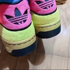 アディダス オリジナルス バイ ジェレミースコット ウィングス レインボーの画像