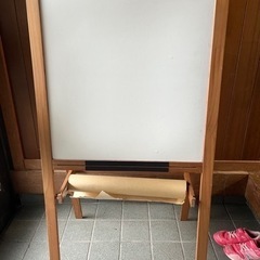 イケアのお絵描きボード イーゼル