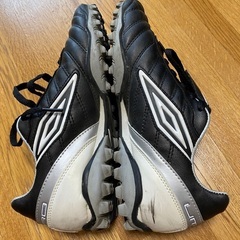 UMBRO フットサル サッカー シューズ　23.5 黒の画像