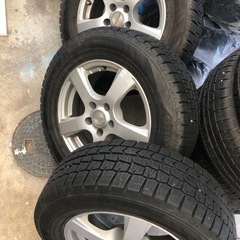 215 65 R16 スタッドレスタイヤ　ホイル付き　