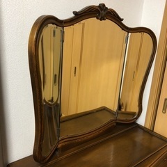 イタリア製の輸入家具ドレッサー(手鏡付き)の画像