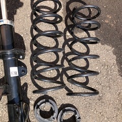 E12ノートe-power nismo s 純正サス・ショック一式の画像