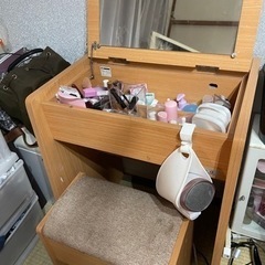 ドレッサーとセンターテーブル