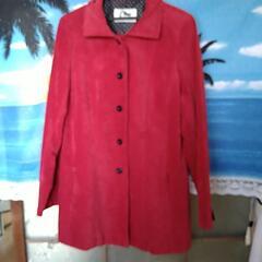 赤のコートの画像