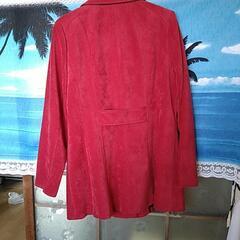 赤のコートの画像