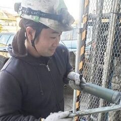 【給与25万～40万、日給1万～日払い制度有（応相談）体験入社制度導入中！】アットホームな会社です！未経験や、工事現場の足場に登った事のない方でも大丈夫！複数人にて作業をするので、イチから丁寧に教えます。一緒に働きやすい現場を作っていきましょう！！の画像