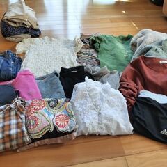 服　アディダス、ZARA、mont-bellなど