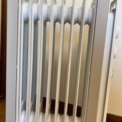 デロンギ　ヴェルティカルドオイルヒーター 型式番号　RHJ21F0812の画像