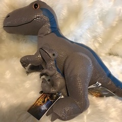 ジュラシックワールド　ぬいぐるみ　2つ