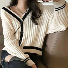 バイカラーVネックニットカーディガンの画像