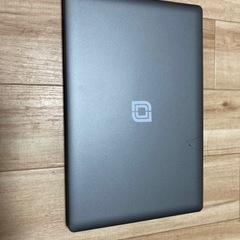 性能低いパソコン一台。