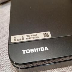 TOSHIBA東芝 REGZA  HDD＆ブルーレイディスクレコーダー　Wチューナー(2番組同時録画可能です)

型名 DBR-W1007     2018年製造
・2番組同時録画 
・内蔵HDD1000GB 
・BD/ DVDドライブ
・430x46x210 mm   2.4 kg
・外付けUSB-HDD対応（最大6TB 4台同時接続可能）
HDDは1TBもあり最高画質で地デジ約129時間 (BSは91時間)12倍録画で約1085時間とたっぷり録画出来ます。

の画像