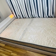 セミダブルベット•マットレス付きの画像