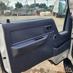 トヨタ☆平ボディ☆トヨエース☆ディーゼルエンジン４WD☆5速MT車☆1.5Tトラック車検切れるため値下げの画像