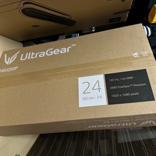 MSI とUltra gear のコンピューターモニター
