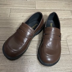 チェック柄スーツ　ローファーの画像