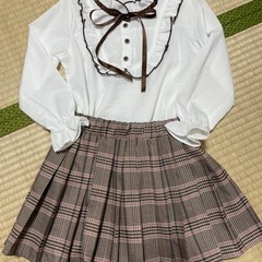 チェック柄スーツ　ローファーの画像