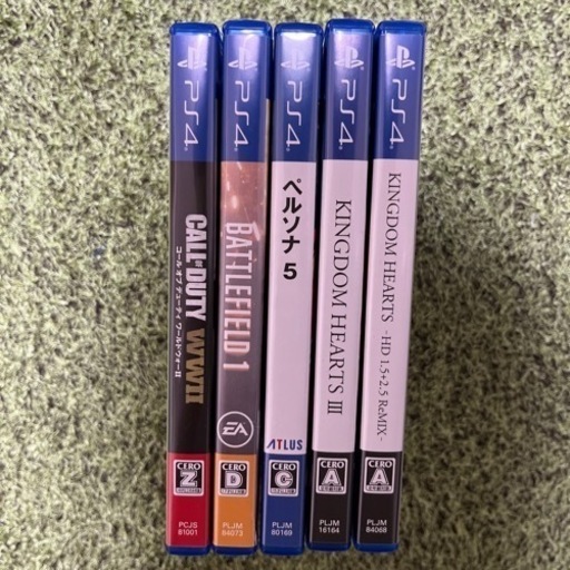 【美品】PS4本体500GB＋純正ヘッドホン＋ソフト5本