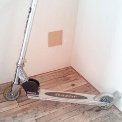 【取引完了】キッズ向けキックスクーター🌱JD Razor　ウィリーバー付の画像