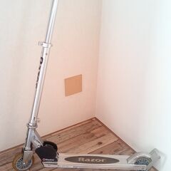 【取引完了】キッズ向けキックスクーター🌱JD Razor　ウィリーバー付の画像