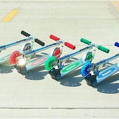 【取引完了】キッズ向けキックスクーター🌱JD Razor　ウィリーバー付の画像