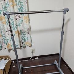 ハンガーラックの画像