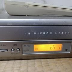 ビデオデッキ　電源入りました。