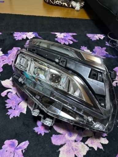 ヴォクシー 80 後期　ヘッドライト　右